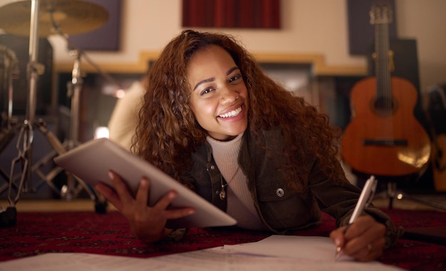 Professional singing lessons instructor demonstrating vocal techniques and music training methods